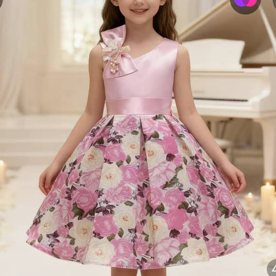 Robe princesse, tissu doux et confortable. Disponible 8ans.